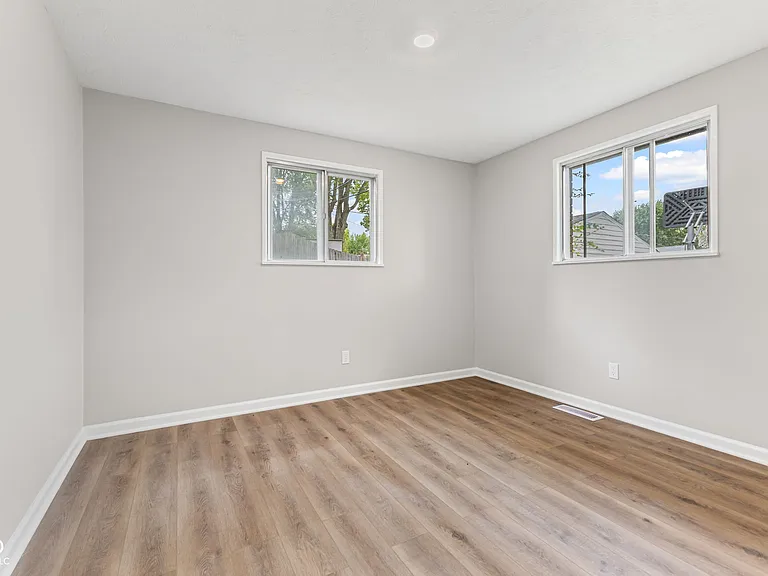 111 W Southern Ave — Photo 11