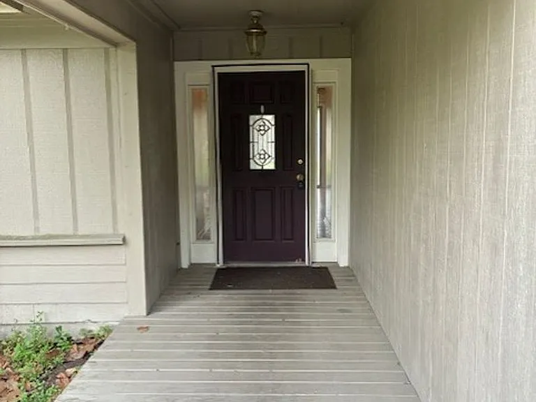 114 N Woodvalley Dr — Photo 2