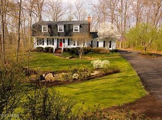 118 Lake Dr, Sterling, VA 20164