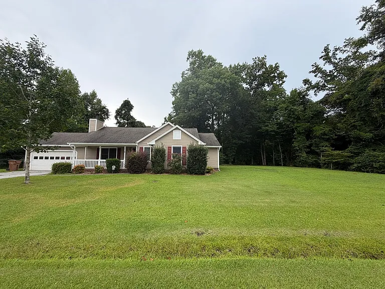 717 Mallard Dr — Photo 2