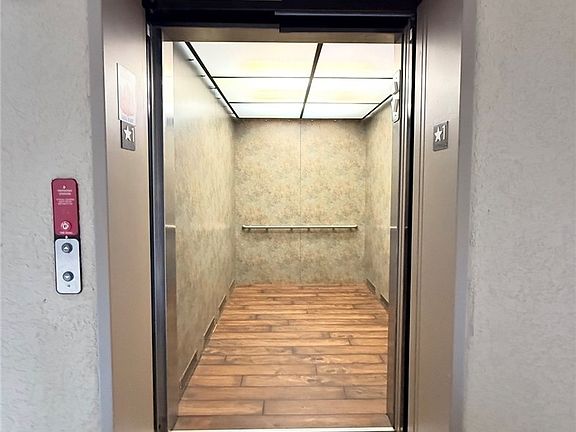 4th image of 3168 Twin Rivers Point Unit 3E