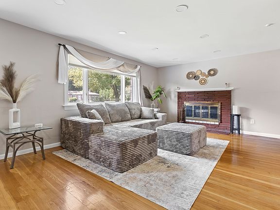 3rd image of 27 Lyman Rd