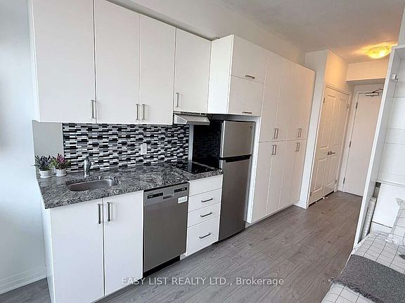 4th image of 1900 Simcoe St N #542