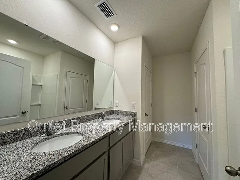 391 Pelham Park Dr — Photo 6
