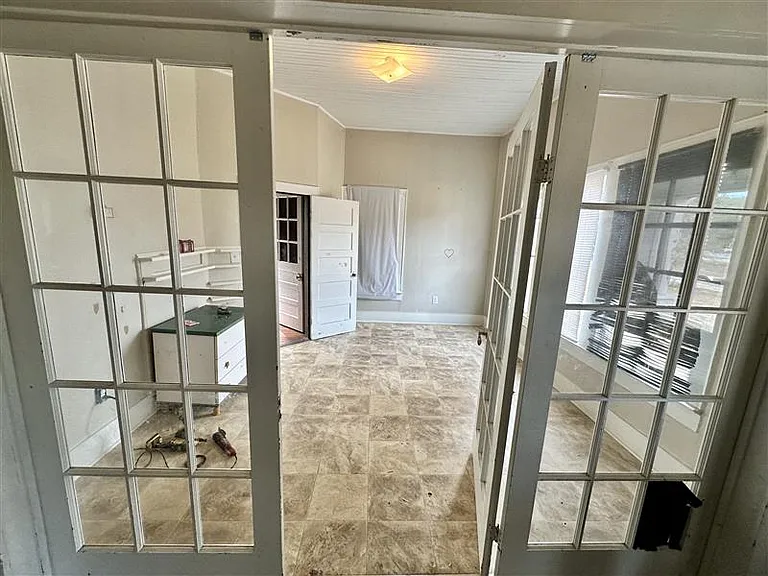 804 Greenville Dr — Photo 9