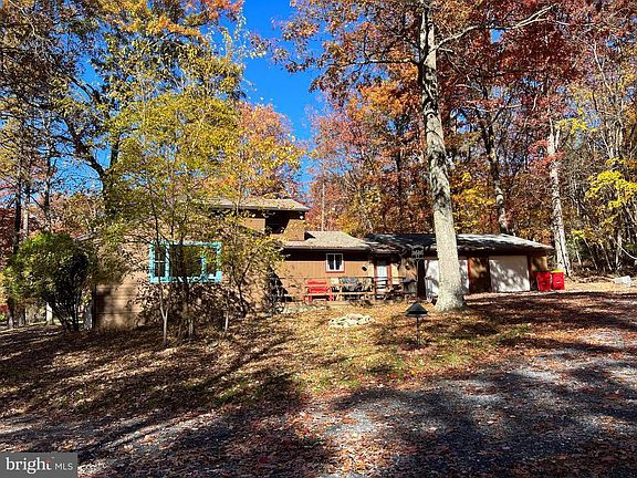 3rd image of 22 Pine Tree Dr