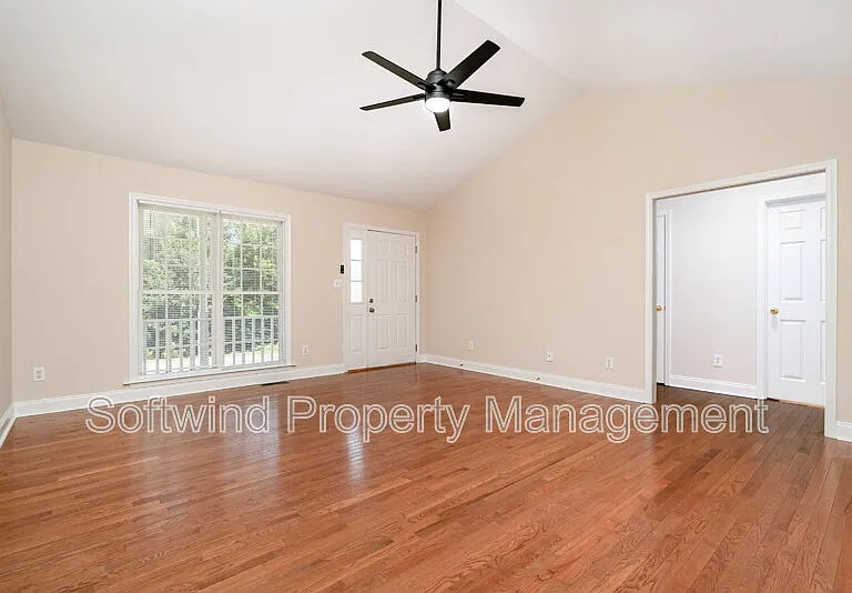 1803 Red Bird Cir SE — Photo 4