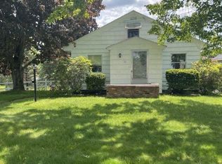 11 Oriole St, Pittsfield, MA 01201