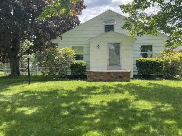 11 Oriole St, Pittsfield, MA 01201