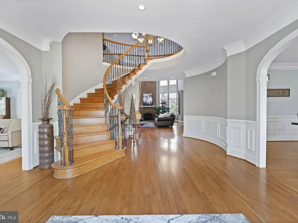 402 Spring Hollow Dr, Middletown, DE 19709