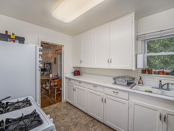 5th image of 1305 E Wesley Ave