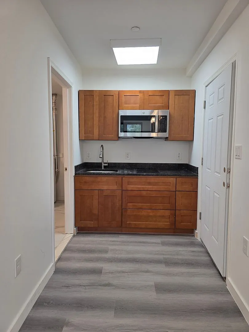 541 Washington Ave — Photo 4