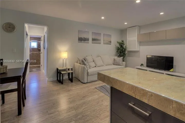659 Meridian Ave #10 — Photo 2