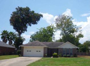 114 Lexington Ave, Clute, TX 77531