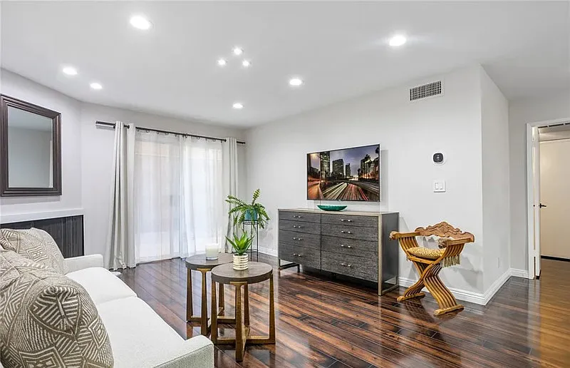 1 bed, 1.0 bath, 719 sqft, $2,500 — Photo 3