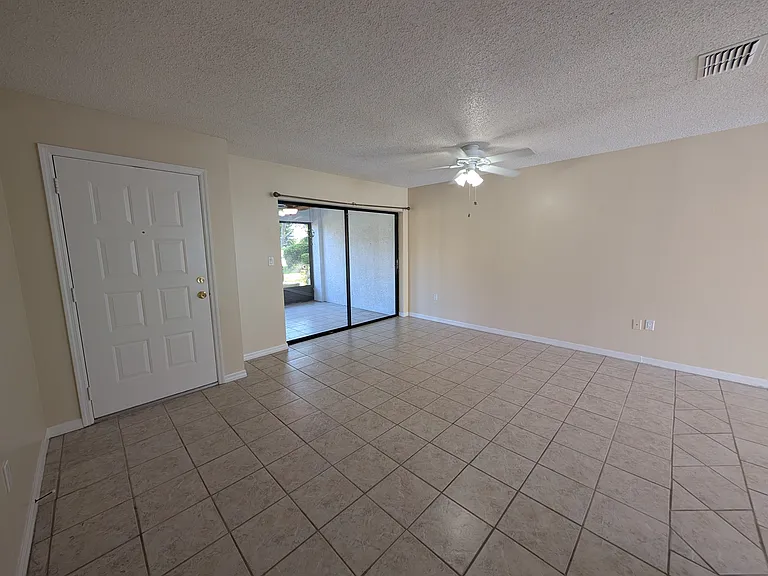 7705 Rockville Ct — Photo 5