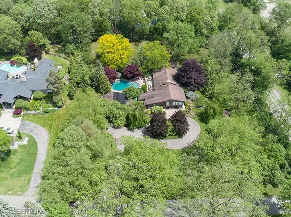 20 Martell Dr, Bloomfield Hills, MI 48304