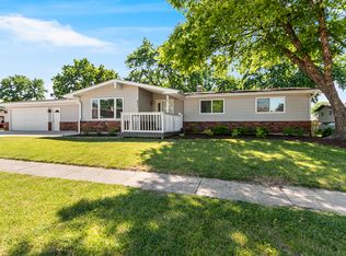 211 Indian Oaks Dr, Minooka, IL 60447