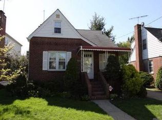 220 Kamda Blvd, New Hyde Park, NY 11040