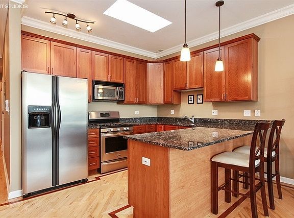 5th image of 1109 W Belmont Ave APT 4