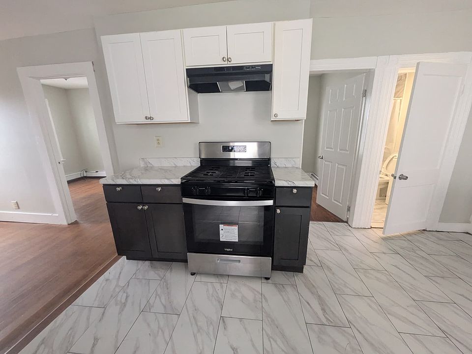 1st image of 131 Clay St #2
