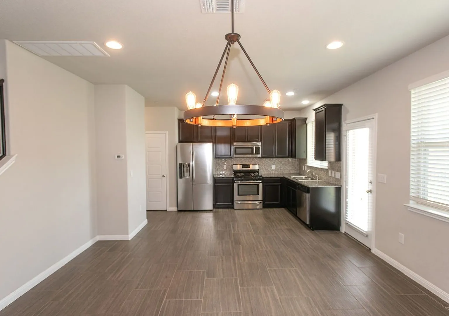 University Village Townhouse Ready for Move In — Photo 4