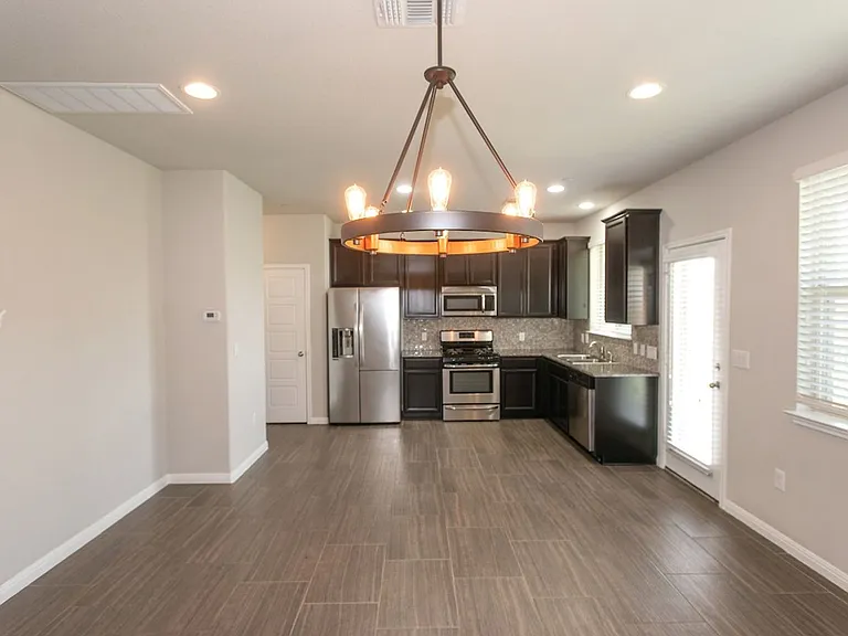 1001 Zodiac Ln #37 — Photo 4