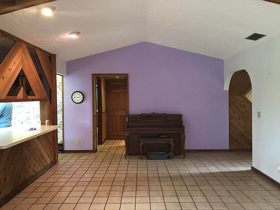 4th image of 7923 SE Lexington Ave
