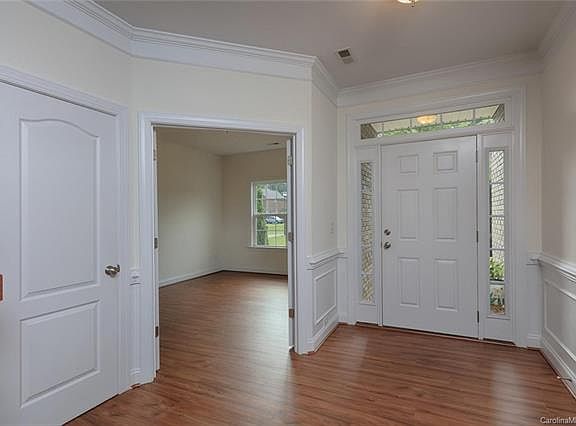 5th image of 220 Winter Flake Dr