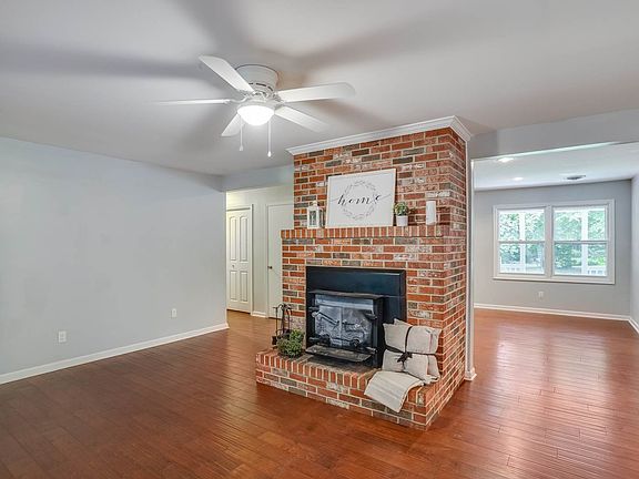 4th image of 127 Lake Dr