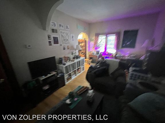 4th image of 2442B N Bremen St