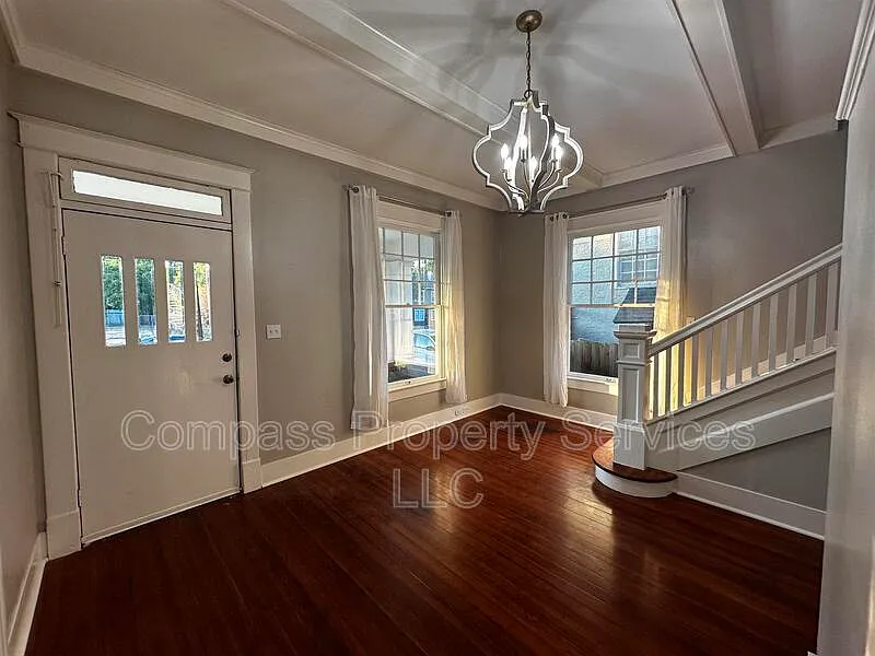 3 bed, 3.0 bath, 2300 sqft, $2,300 — Photo 3
