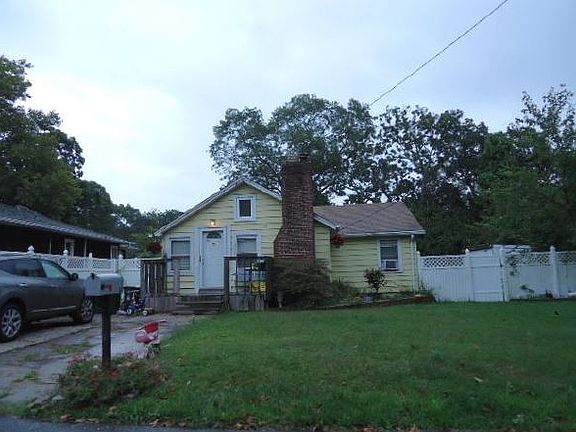 2nd image of 19 Flower Ave