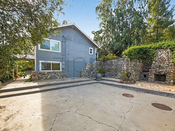 3rd image of 16925 Hillside Dr