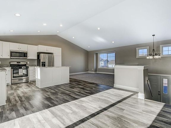 4th image of 913 Sunrise Ln