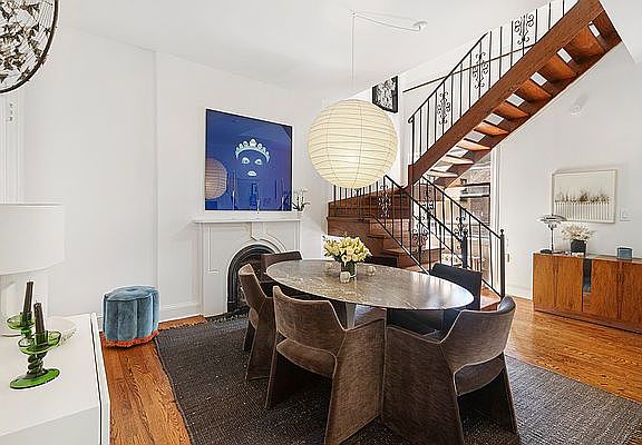 5th image of 118 E 18th St