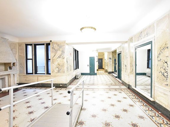 5th image of 12 Pinehurst Ave APT 6F