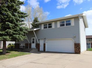 725 E Wachter Ave, Bismarck, ND 58504
