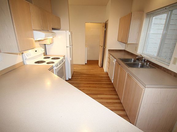 5th image of 9912 NE 134th Ct Townhome 9910