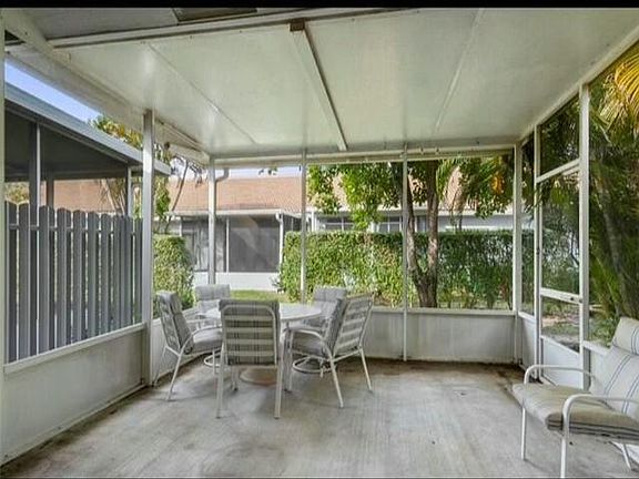 5th image of 4733 SW 13th Ct