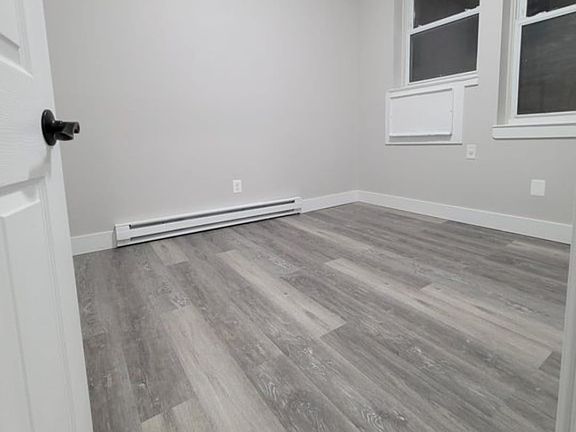 2nd image of 8 King St