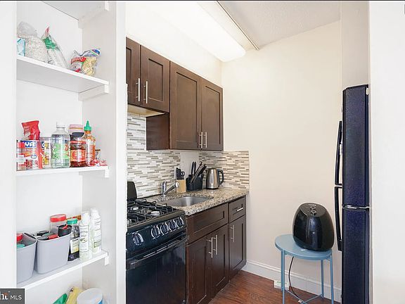 5th image of 2101 Chestnut St APT 1110