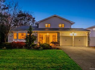 1734 Roberta Ln, Merrick, NY 11566