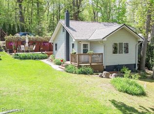 3274 Oakpark Ct, Milford, MI 48380