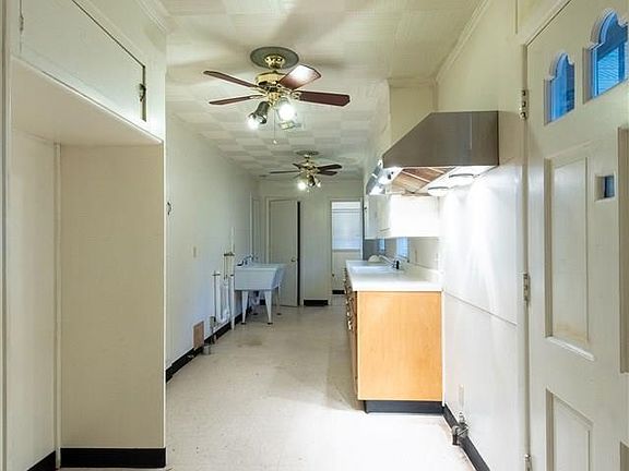 3rd image of 420 W Cervantes St