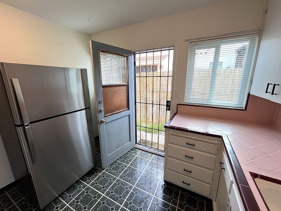 1st image of 2956 Ivy St #0