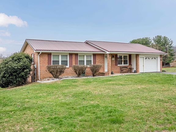 2nd image of 2516 Pinewood Dr