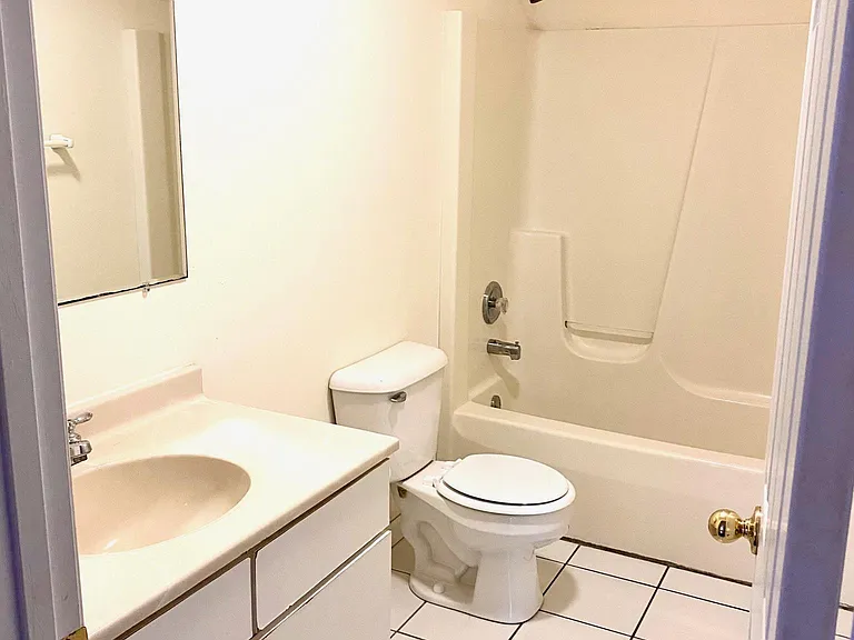 633 Oakbrook Ave — Photo 9