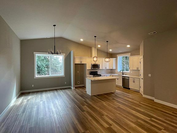 3rd image of 643 NW Camano Dr