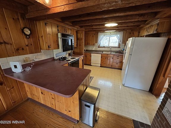 3rd image of 15 Stone Ridge Ln